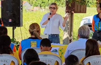 Estudantes participam de atividade educativa sobre a Caatinga na comunidade Alecrim